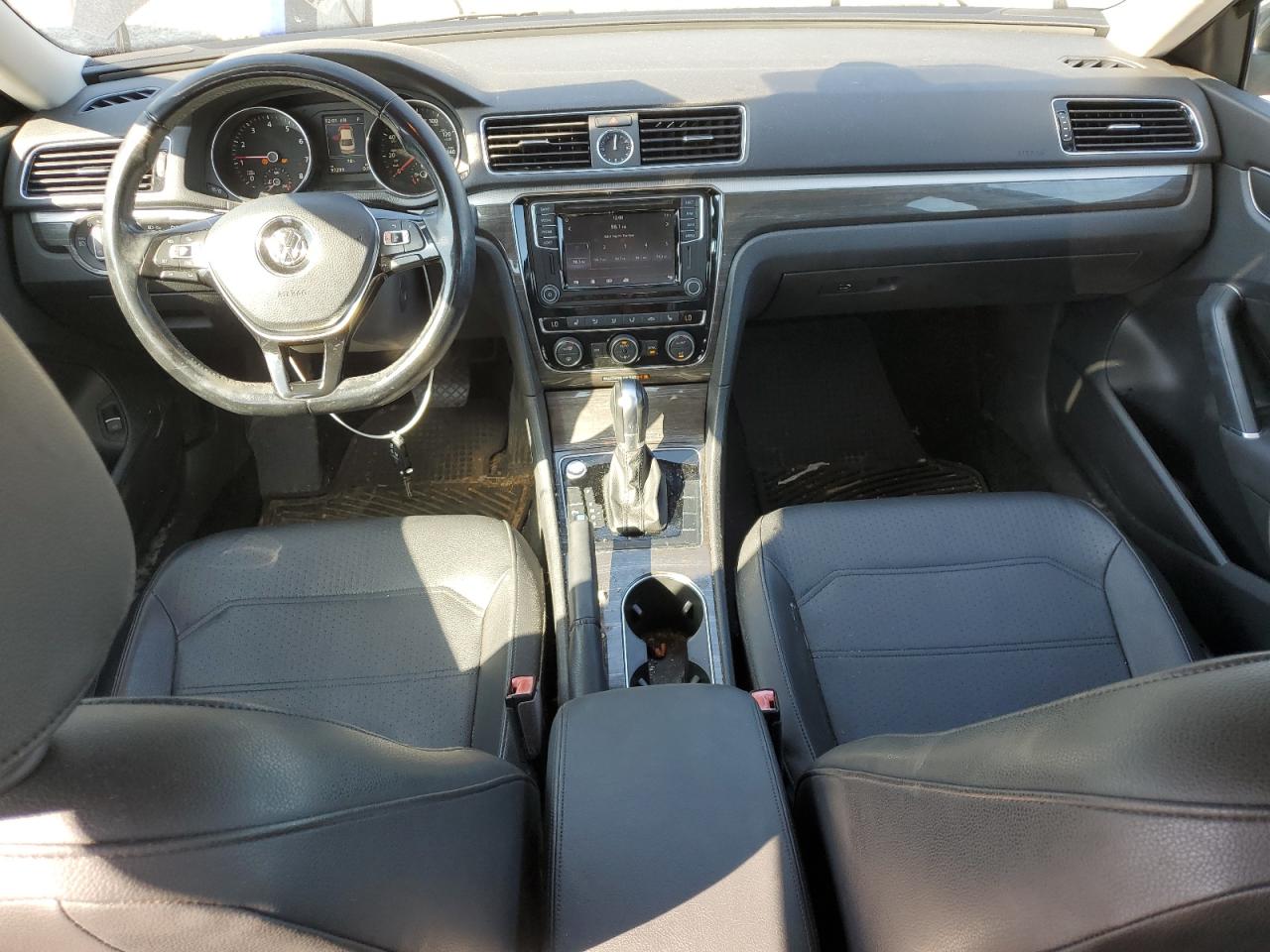 VOLKSWAGEN PASSAT SE