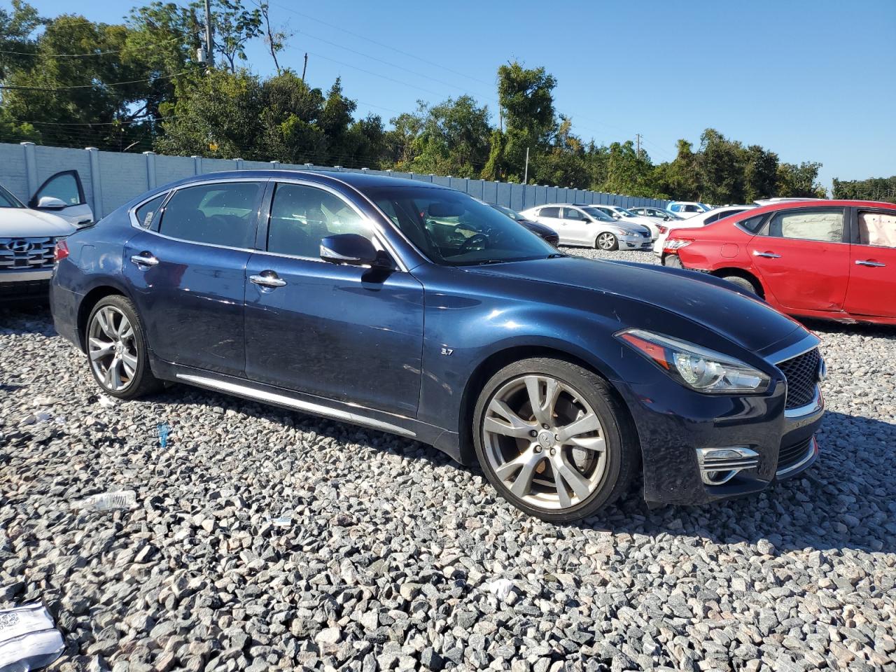 INFINITI Q70 3.7