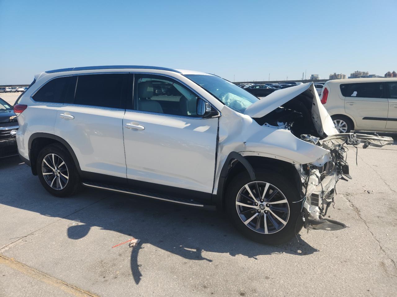 TOYOTA HIGHLANDER SE