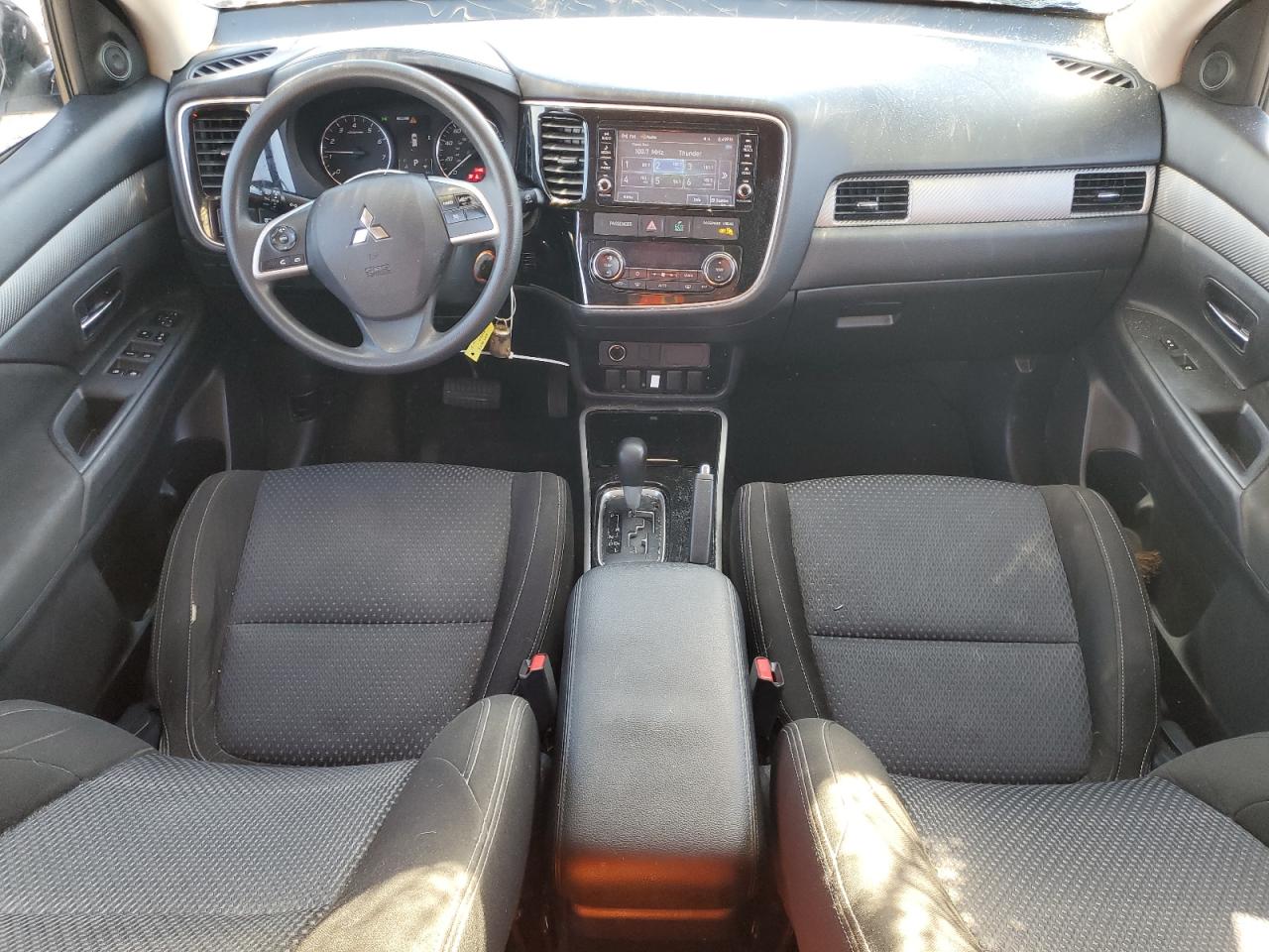 MITSUBISHI OUTLANDER SE