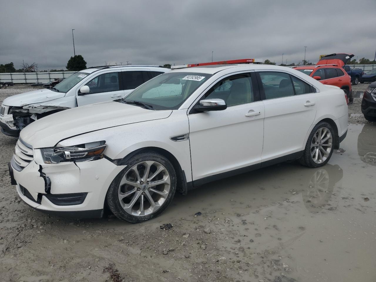 Lot #3281656394 2014 FORD TAURUS LIM