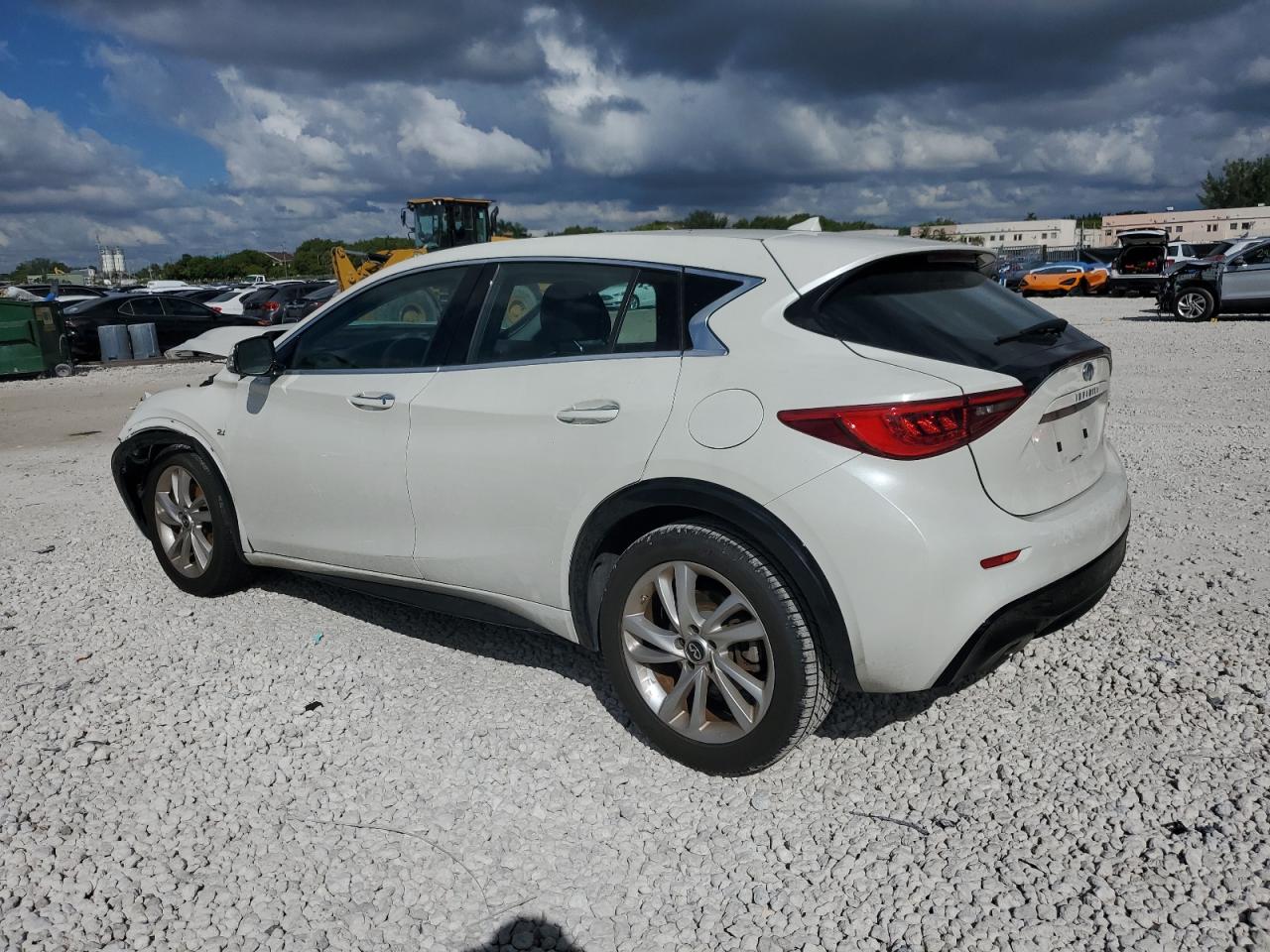 INFINITI QX30 BASE