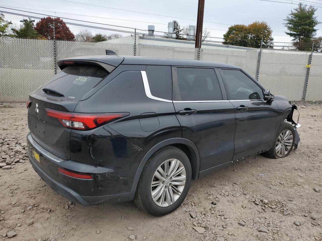 MITSUBISHI OUTLANDER ES