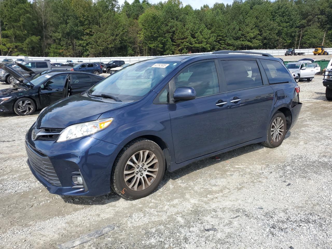 TOYOTA SIENNA XLE