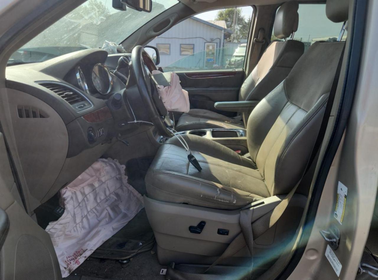 CHRYSLER TOWN & COUNTRY LIMITED