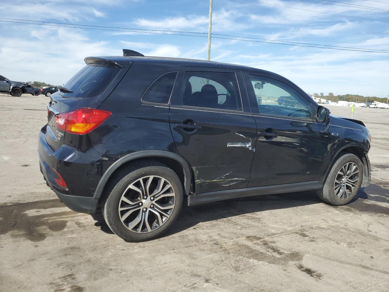 MITSUBISHI OUTLANDER SE