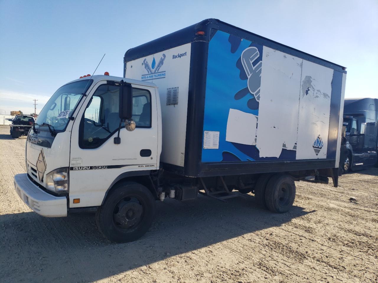 Lot #3279536236 2006 ISUZU NQR