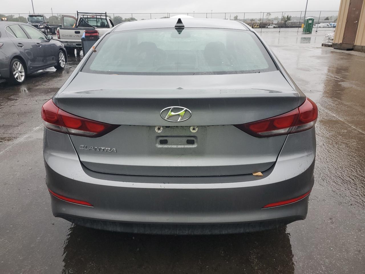 HYUNDAI ELANTRA SE