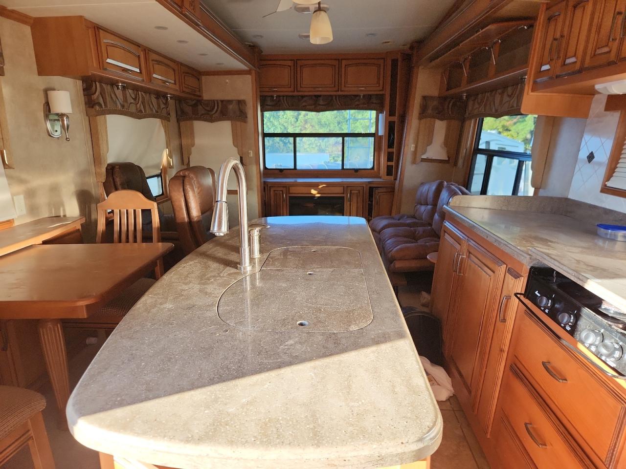 Lot #3280492140 2012 DRV MOBIL SUIT