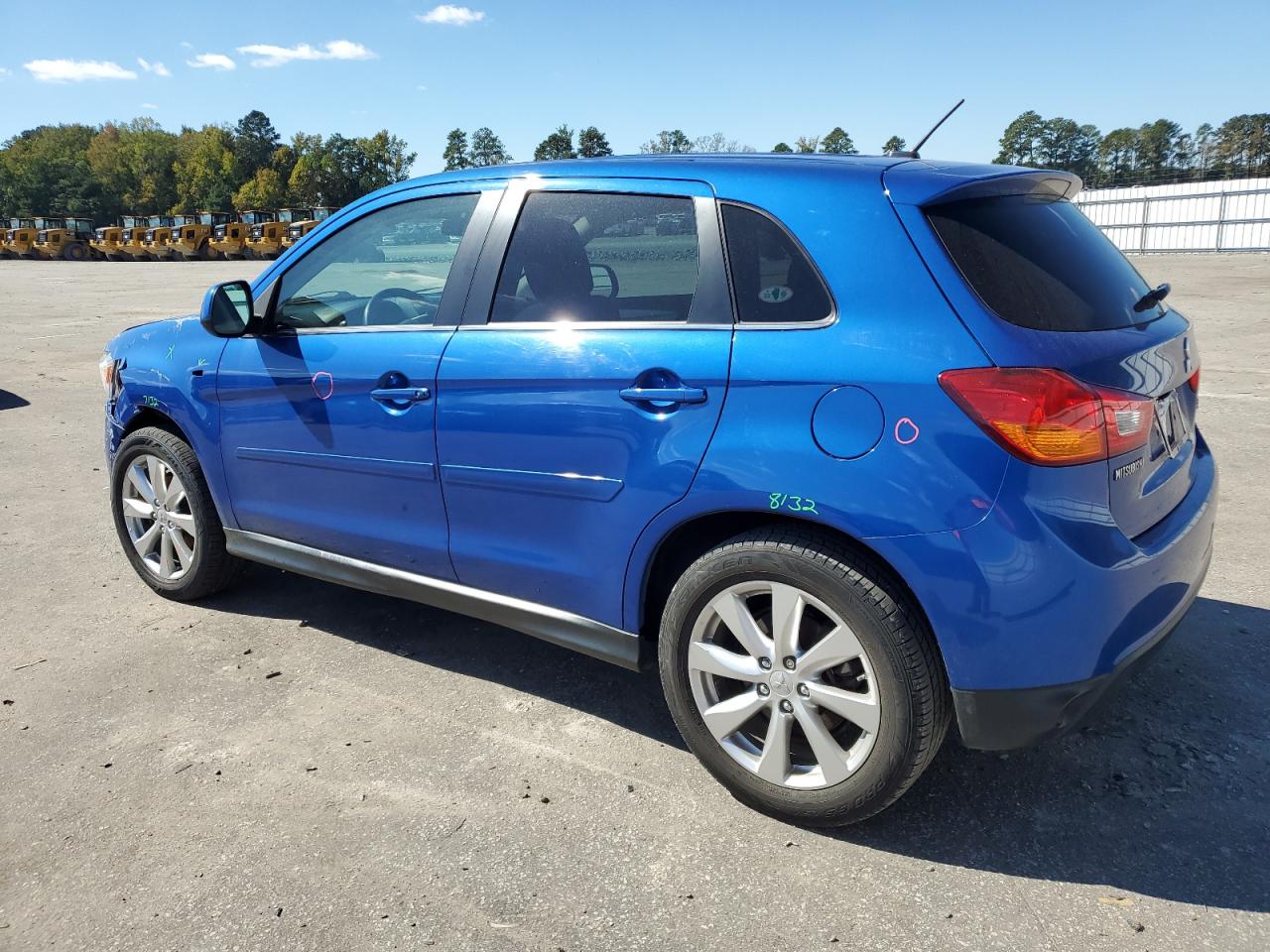 MITSUBISHI OUTLANDER SE