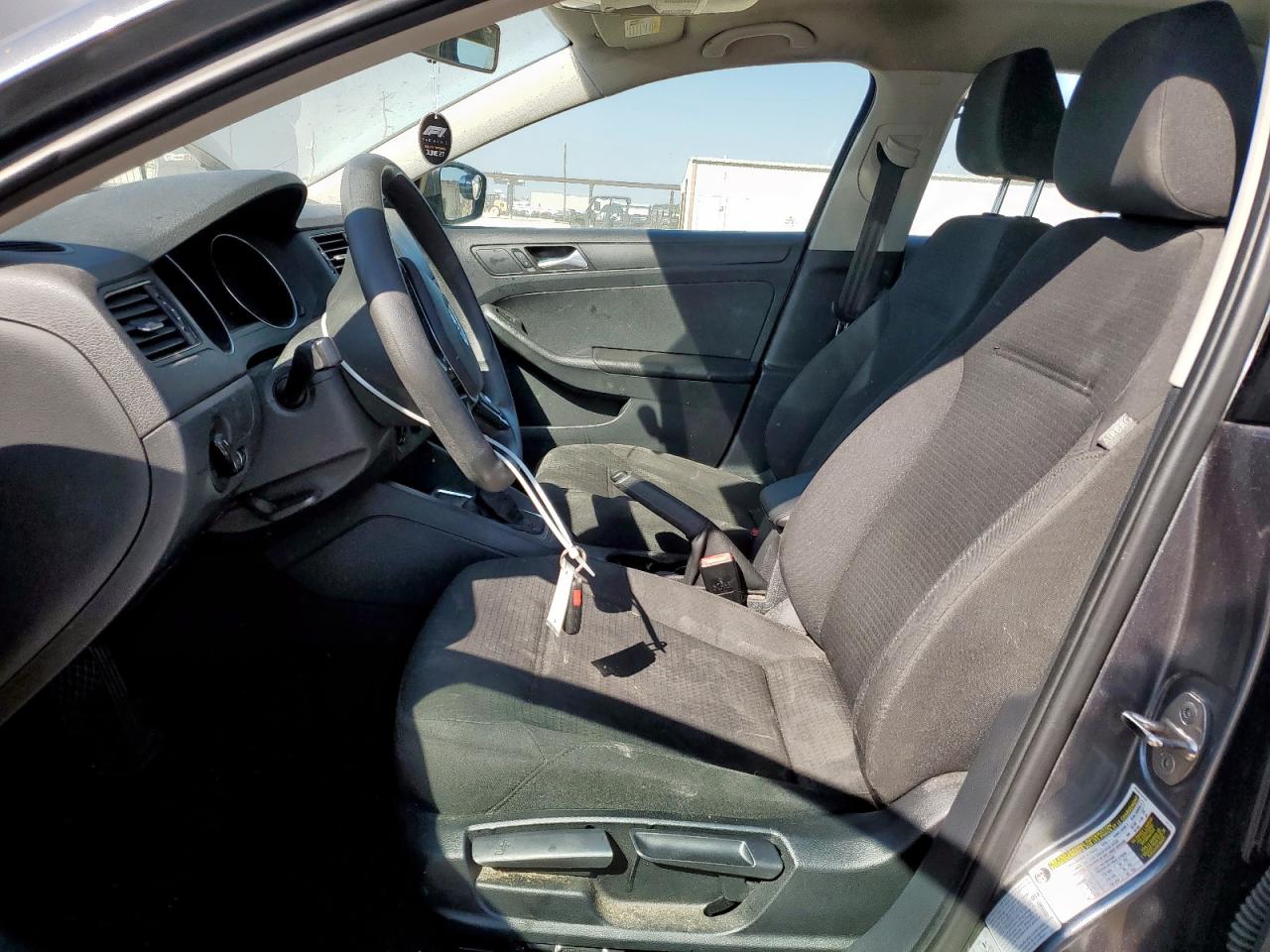 VOLKSWAGEN JETTA BASE