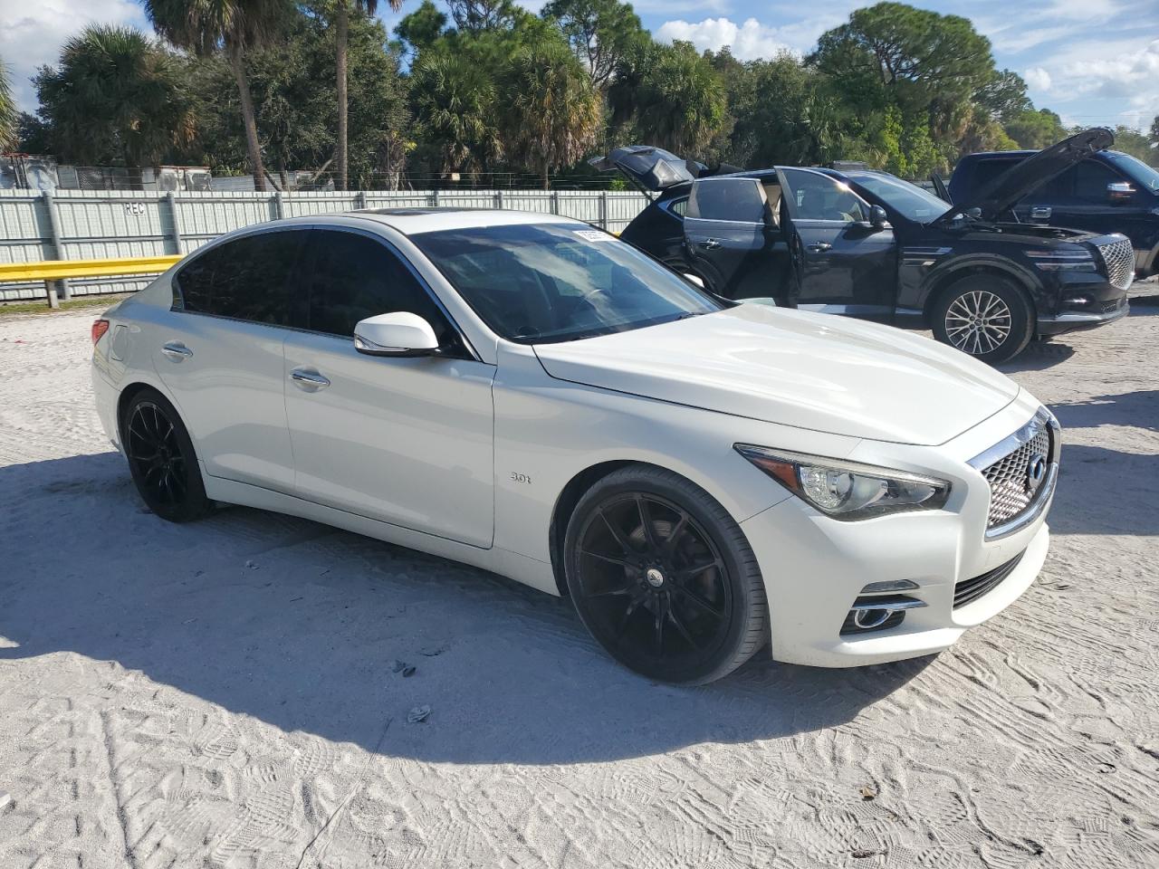 INFINITI Q50 PREMIUM