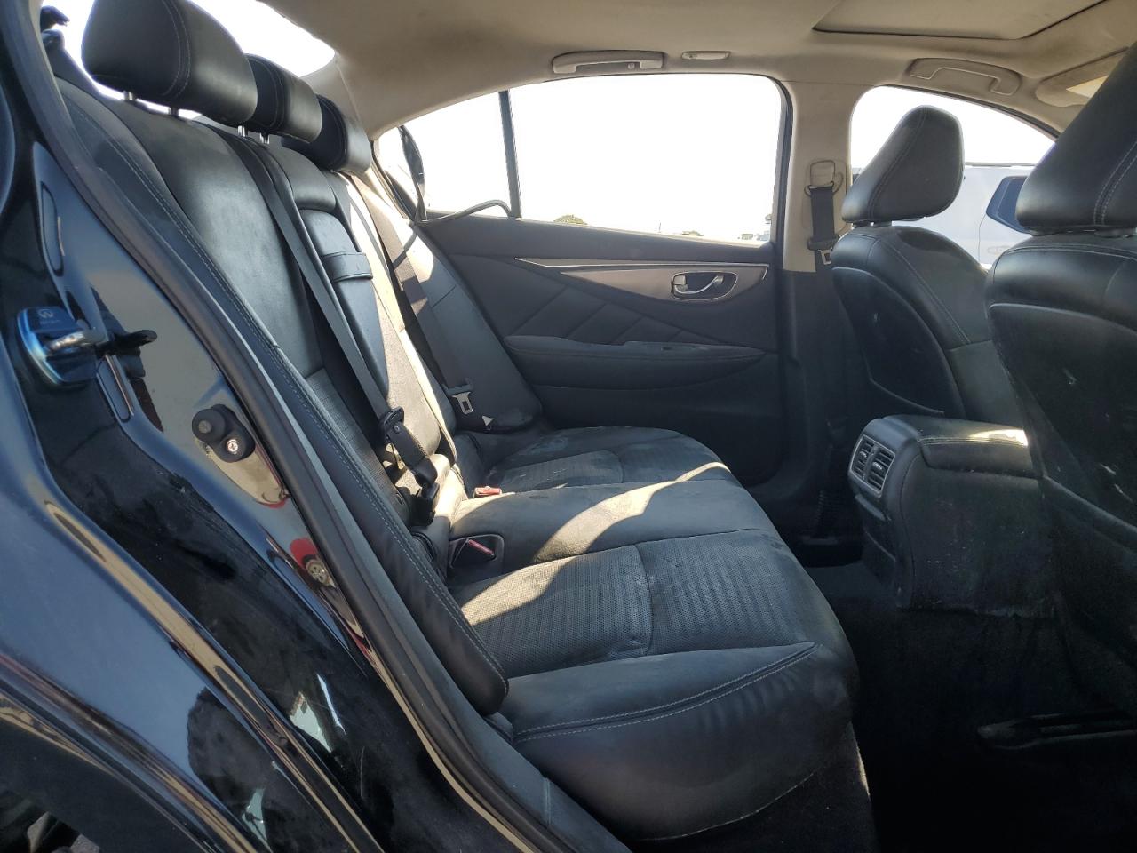 INFINITI Q50 RED SPORT 400