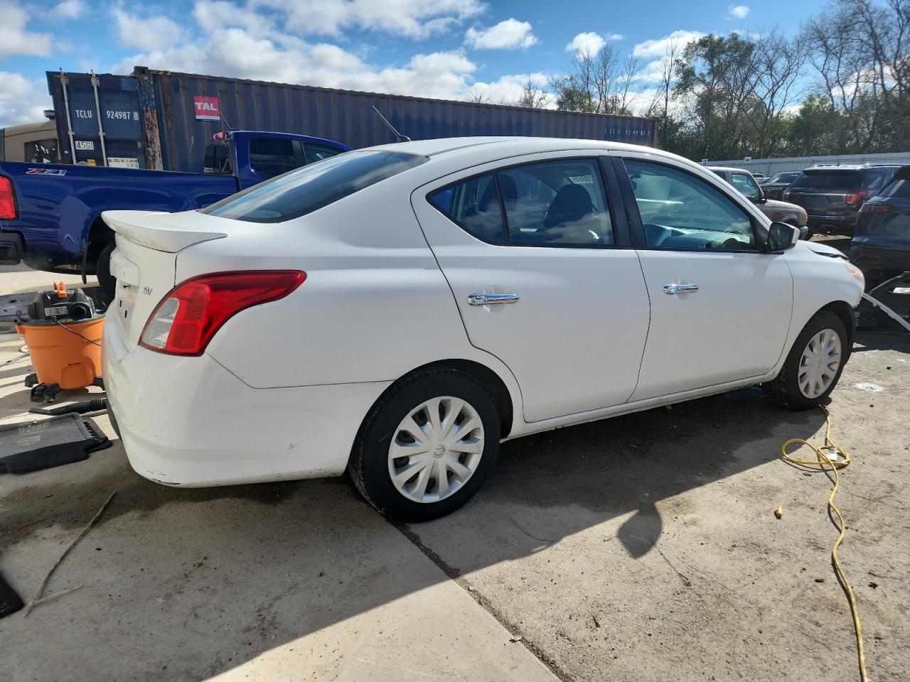 NISSAN VERSA S