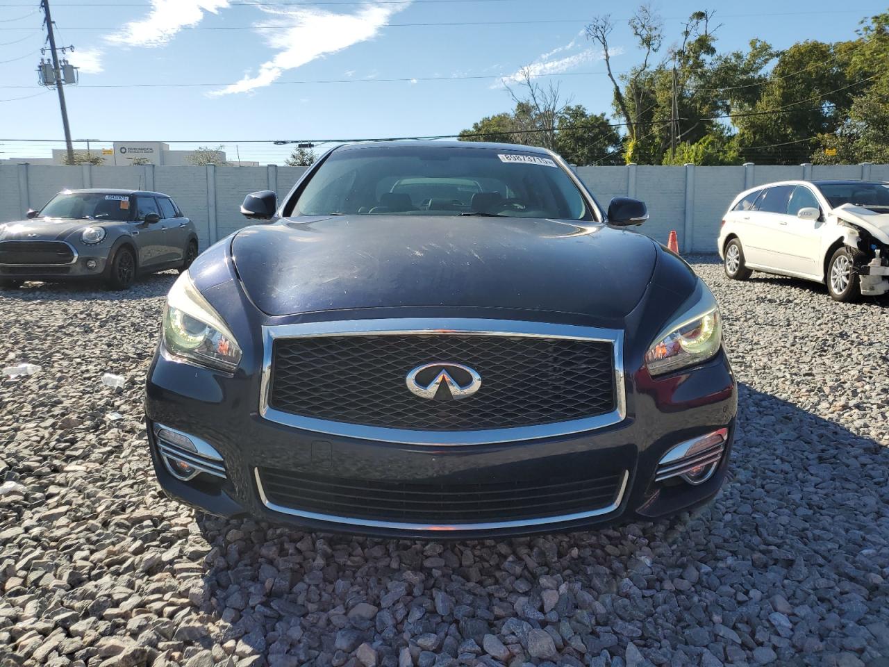 INFINITI Q70 3.7