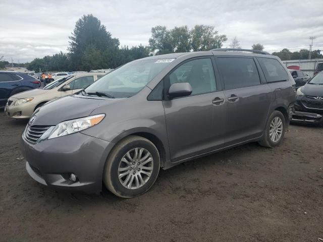 TOYOTA SIENNA XLE