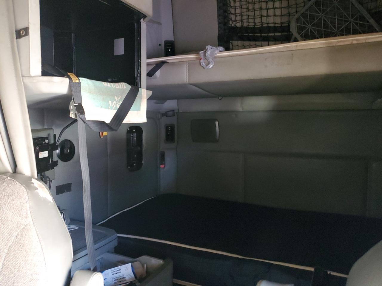 Lot #3284612330 2016 KENWORTH T680