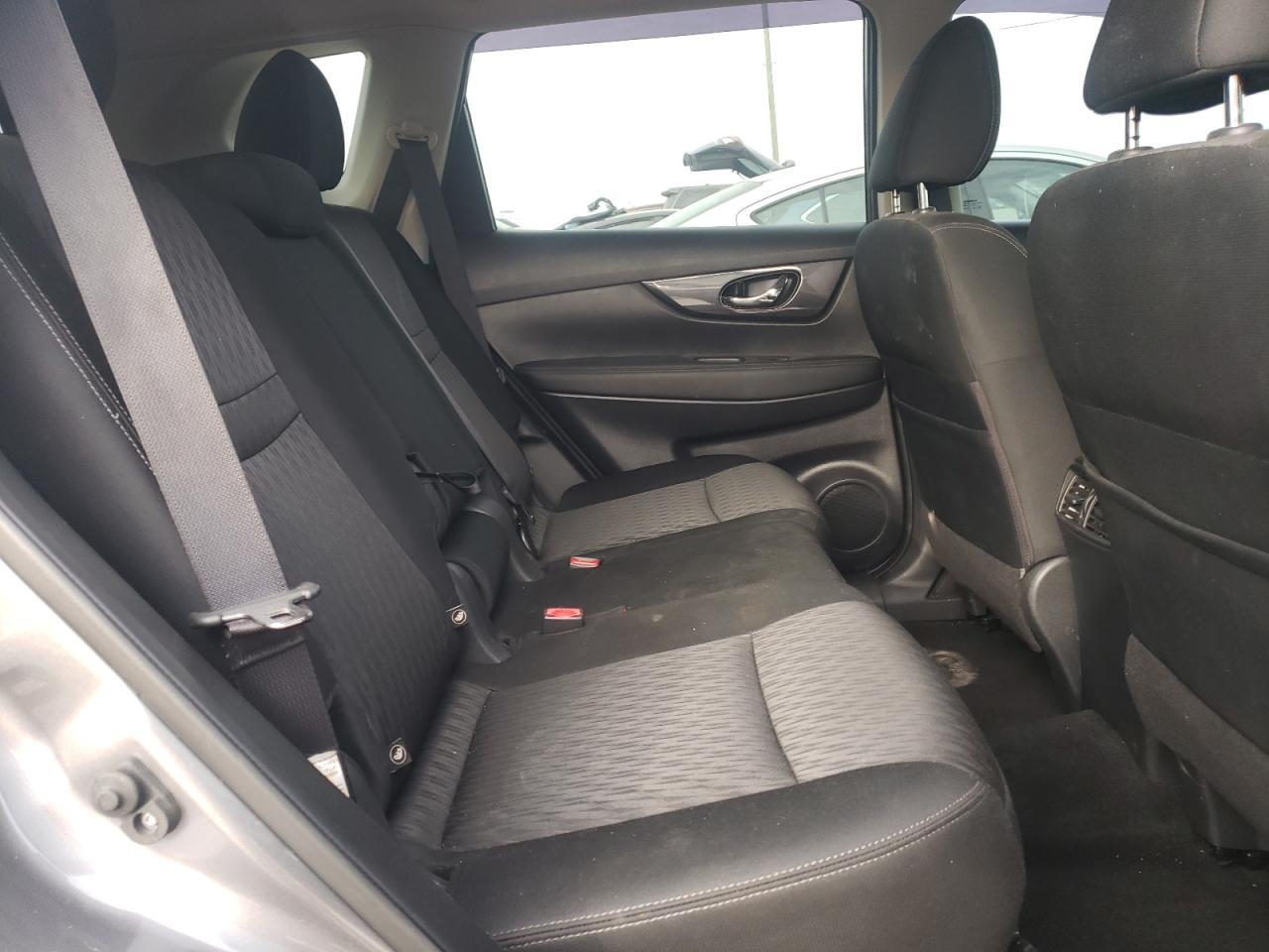 KNMAT2MT7HP611030 NISSAN ROGUE 2017