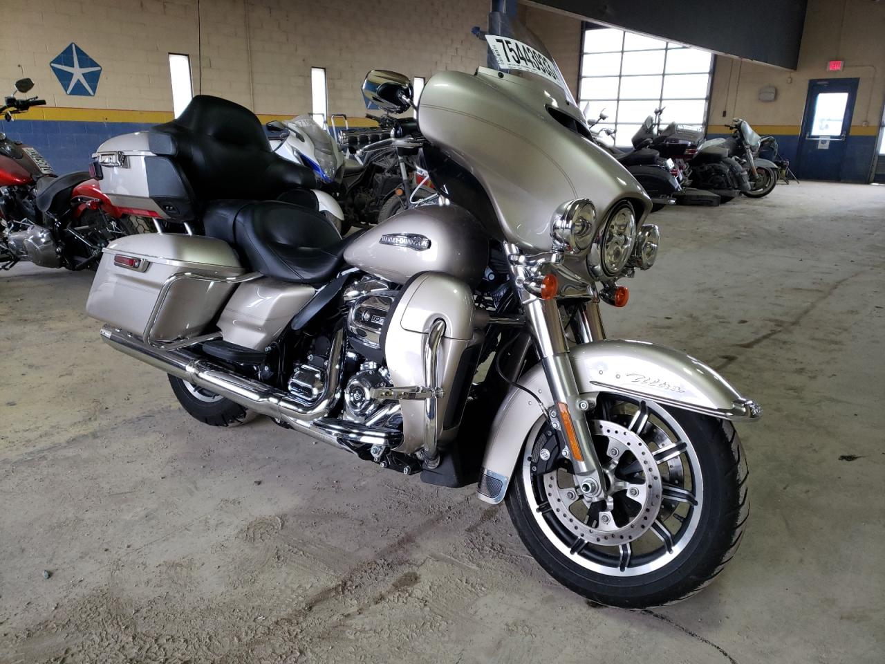 1HD1FCC19JB668425 HARLEY-DAVIDSON FLHTCU ULT 2018