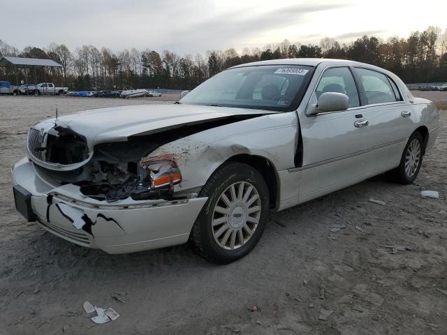 2005 Lincoln Town Car Signature Limited