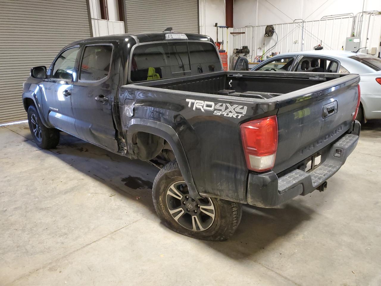 5TFCZ5AN8HX090592 2017 Toyota Tacoma Double Cab