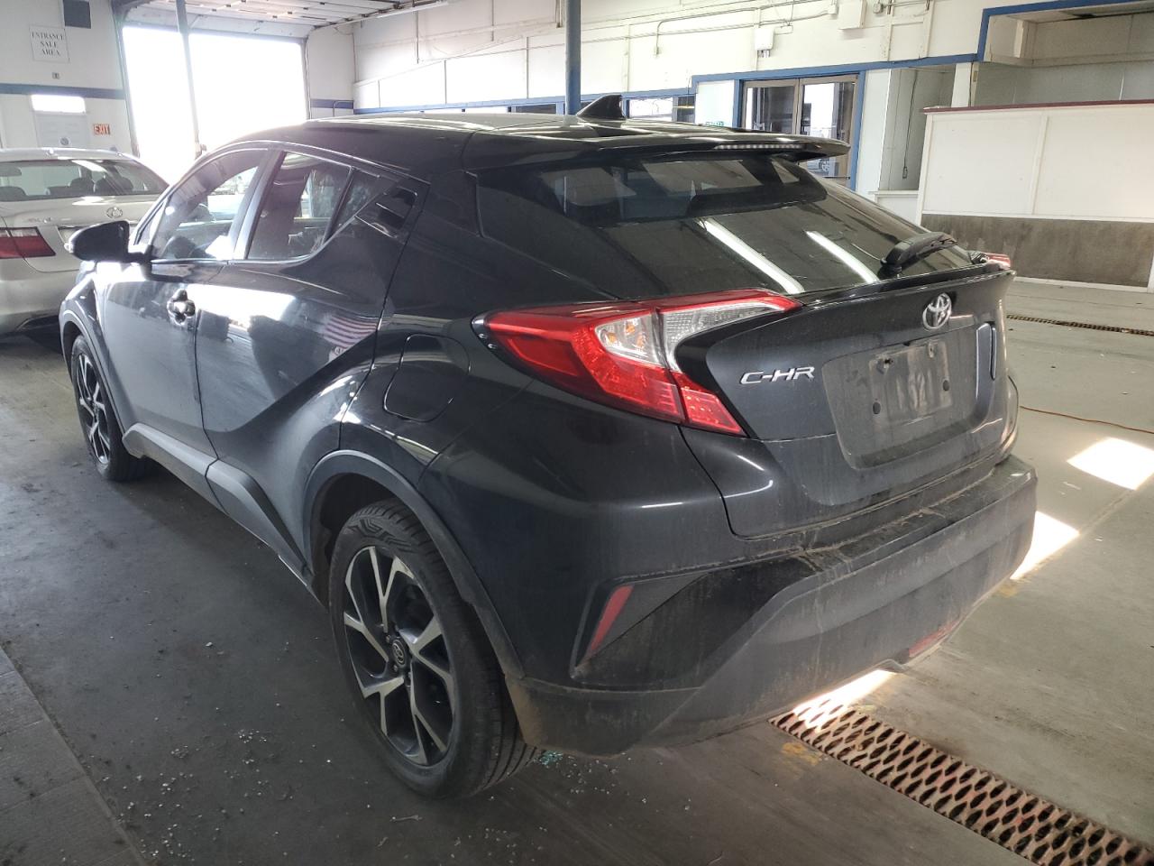 NMTKHMBX9JR049861 TOYOTA C-HR 2018