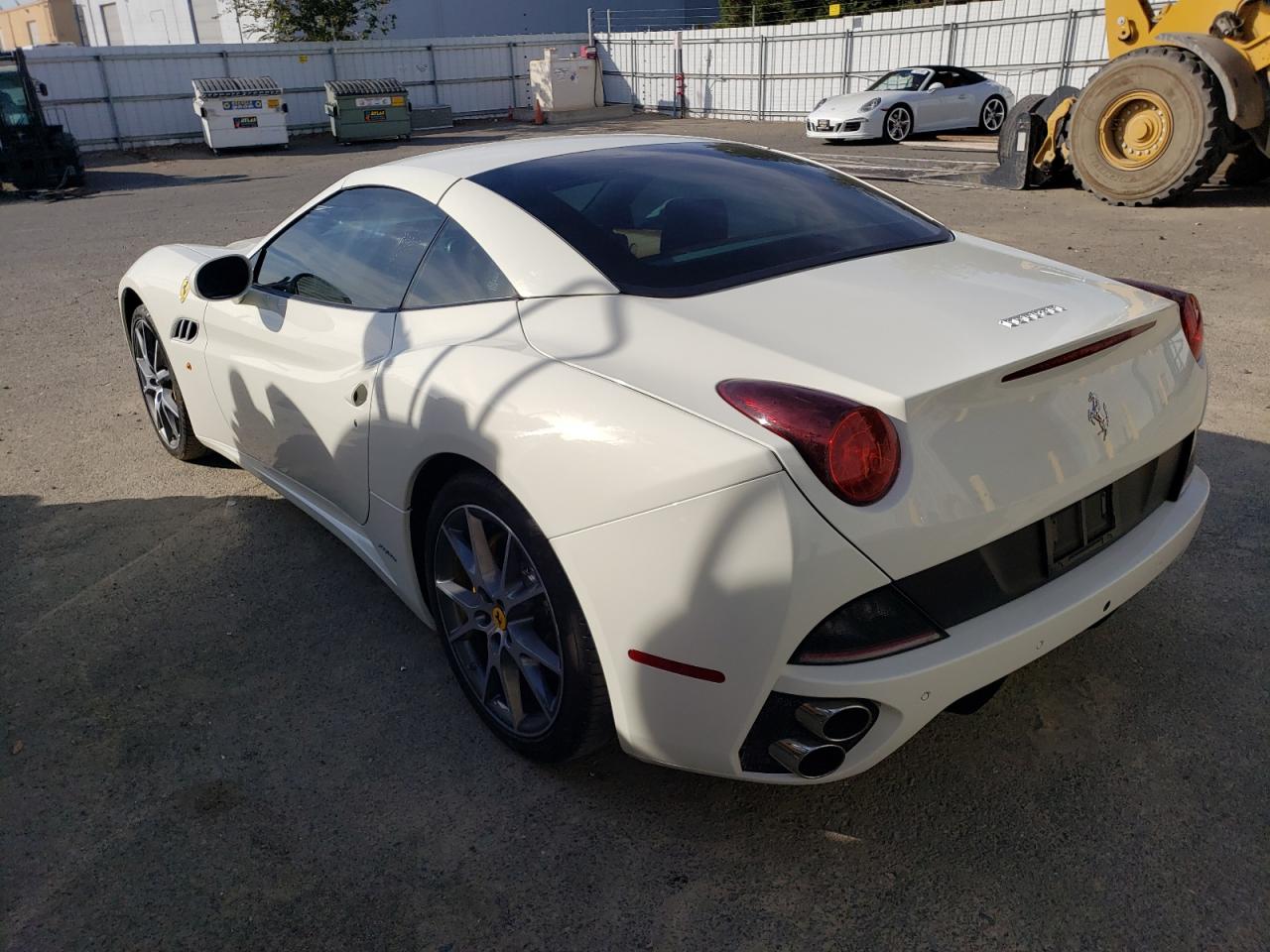 2014 Ferrari California vin: ZFF65TJA3E0195945