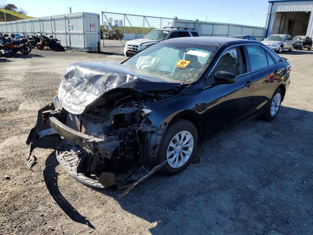 Lot #2421421020 2017 TOYOTA CAMRY LE salvage car