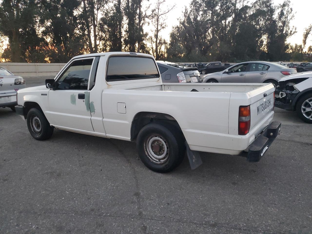 MITSUBISHI MIGHTY MAX 1988 Gasoline 2.0L 4 | usacars.bg