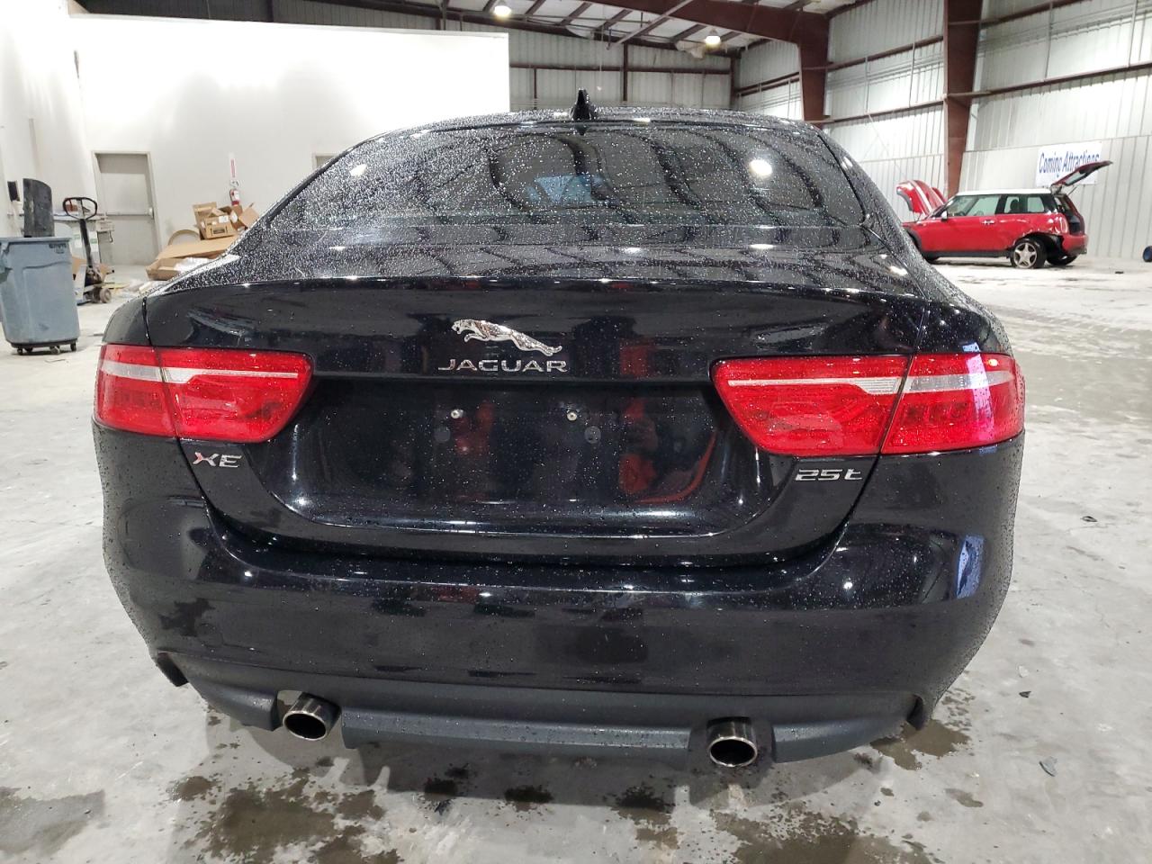 2018 Jaguar Xe vin: SAJAR4FX7JCP37073