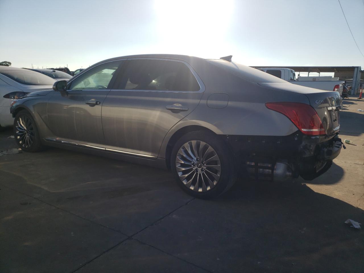 2018 Genesis G90 Ultimate vin: KMHG54JHXJU039275