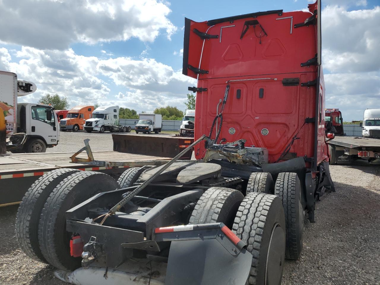 Lot #2758677547 2018 FREIGHTLINER CASCADIA 1