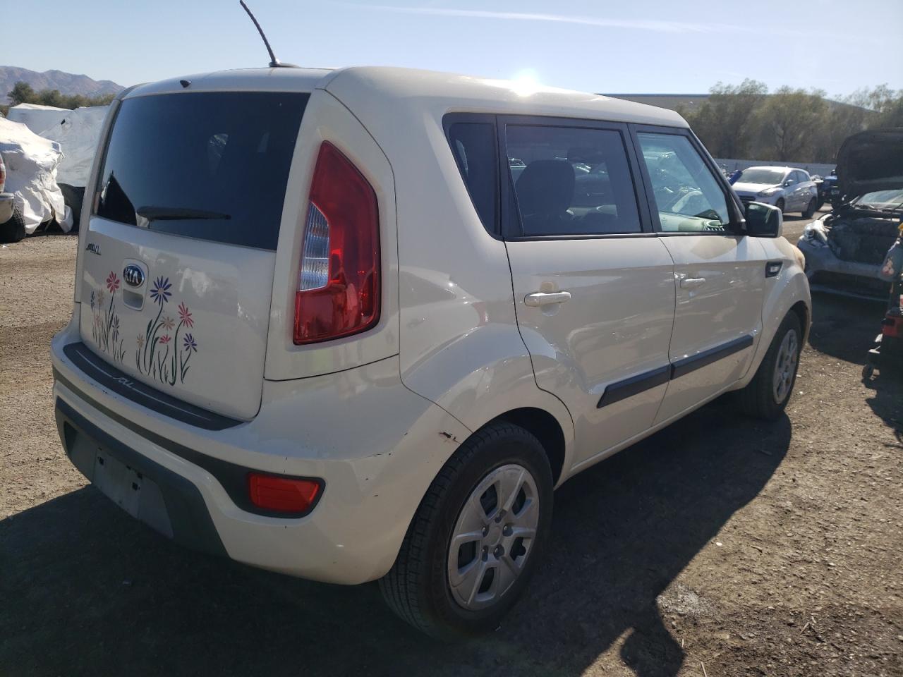 2013 Kia Soul vin: KNDJT2A59D7775170