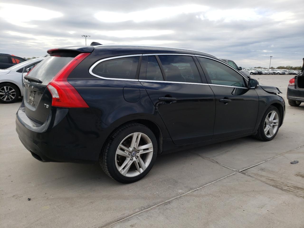 yv140mek5f1220072 YV140MEK5F1220072 2015 Volvo V60 Premier