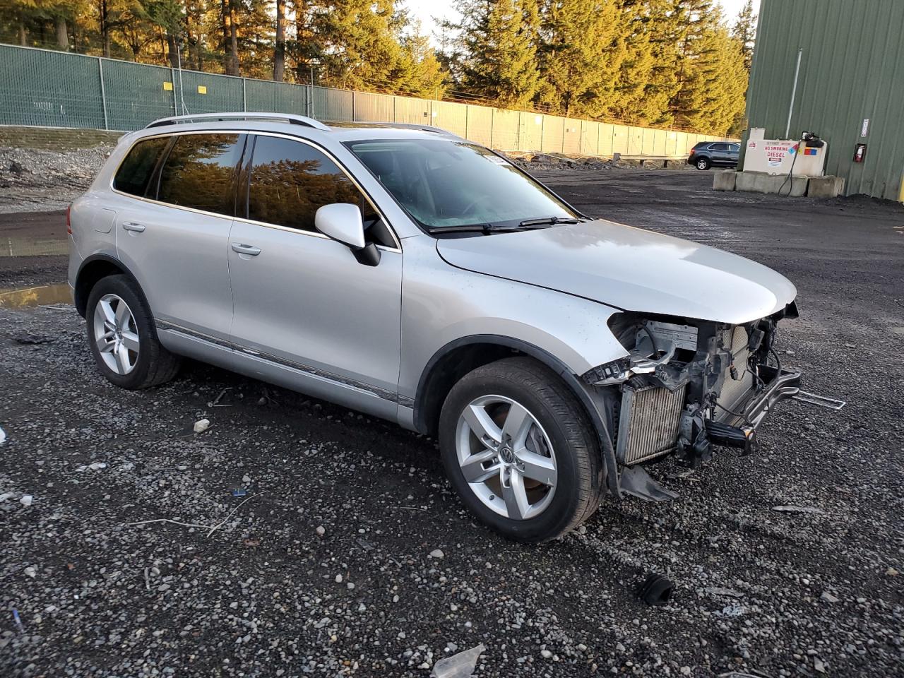 WVGEP9BP8DD003755 2013 Volkswagen Touareg V6 Tdi