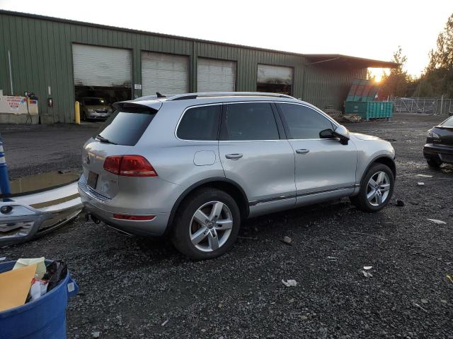 2013 Volkswagen Touareg V6 Tdi VIN: WVGEP9BP8DD003755 Lot: 75993443