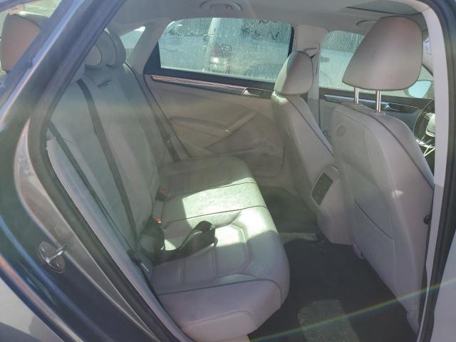 2018 Volkswagen Passat - Image 10