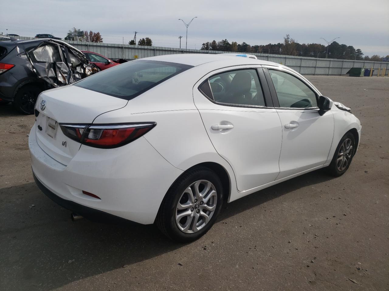 3MYDLBYV1HY194402 TOYOTA YARIS 2017