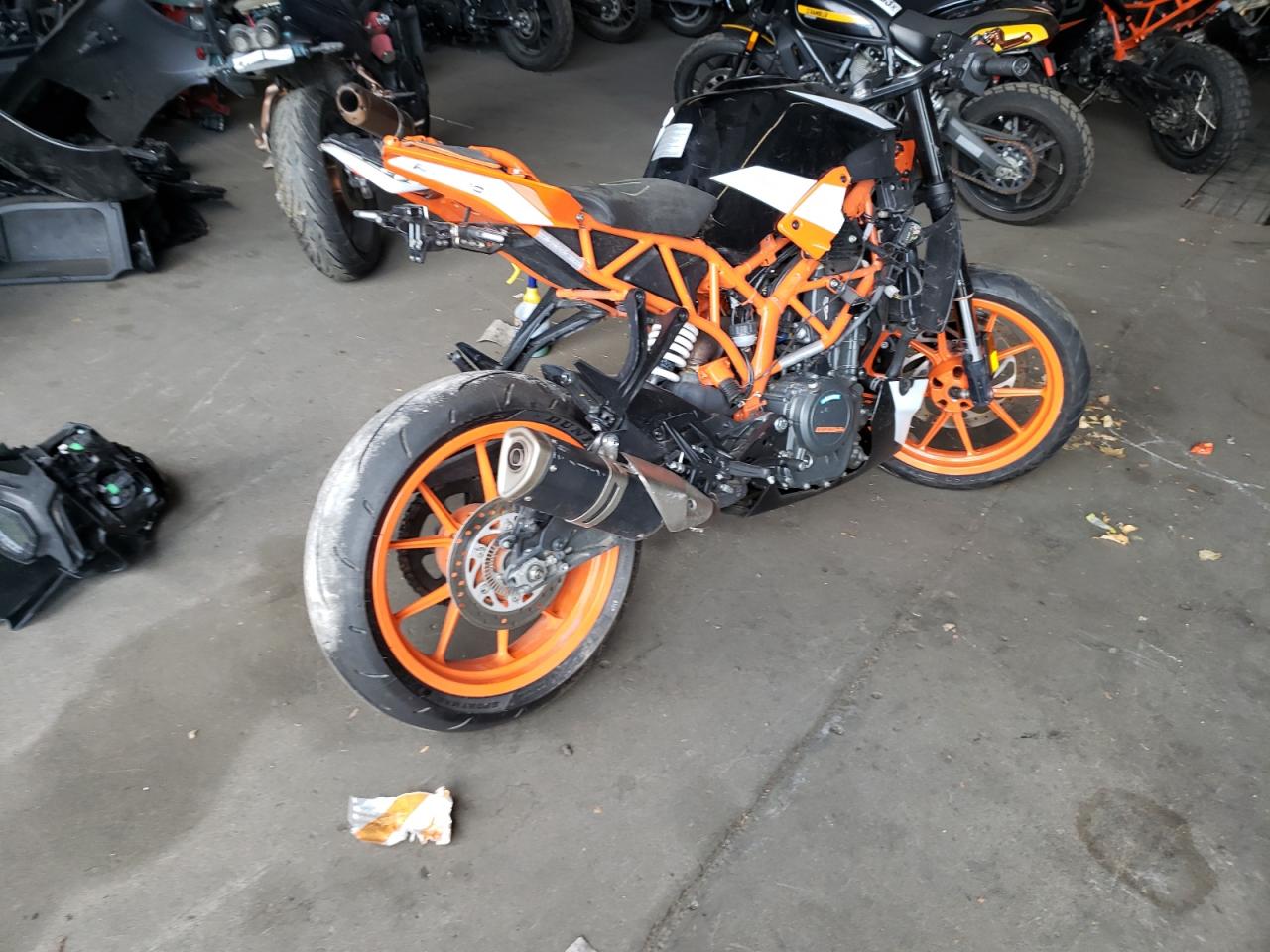 MD2JYJ40XJC291002 2018 Ktm 390 Duke