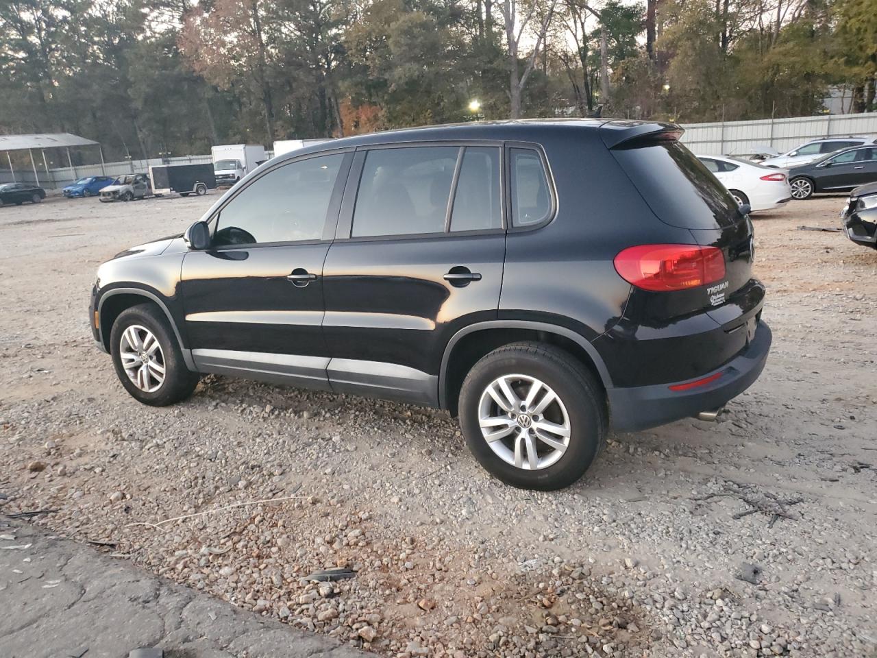 wvgav3ax9ew528185 WVGAV3AX9EW528185 2014 Volkswagen Tiguan S
