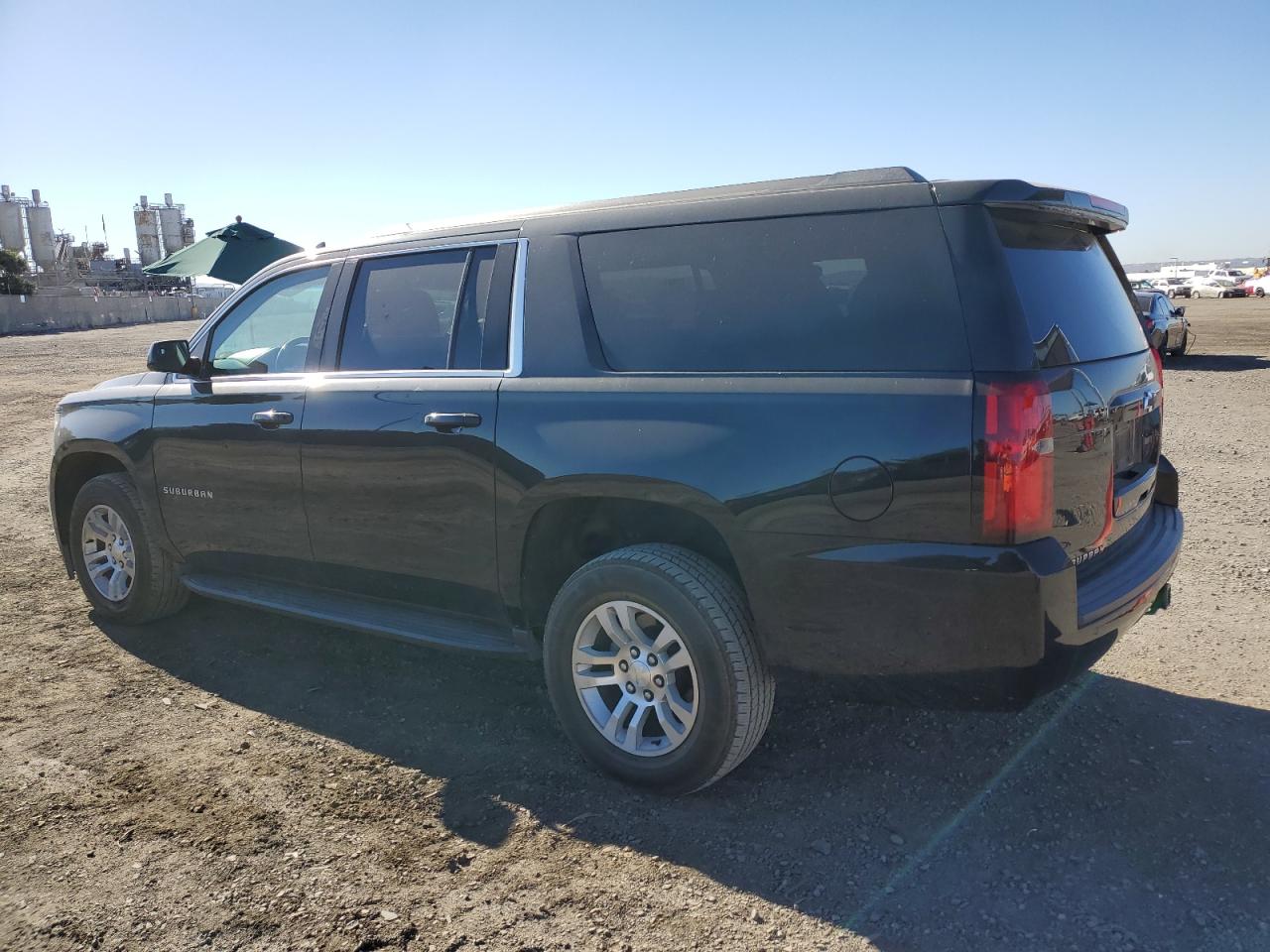 2018 Chevrolet Suburban C1500 Ls vin: 1GNSCGKC2JR359192