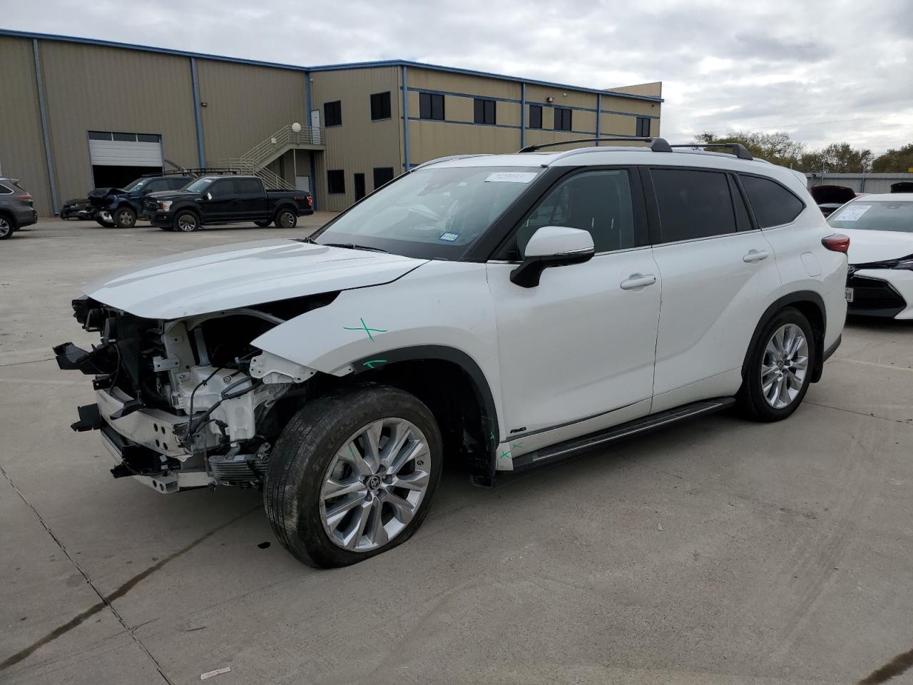 2022 TOYOTA HIGHLANDER  (VIN: 5TDXBRCHXNS537980)