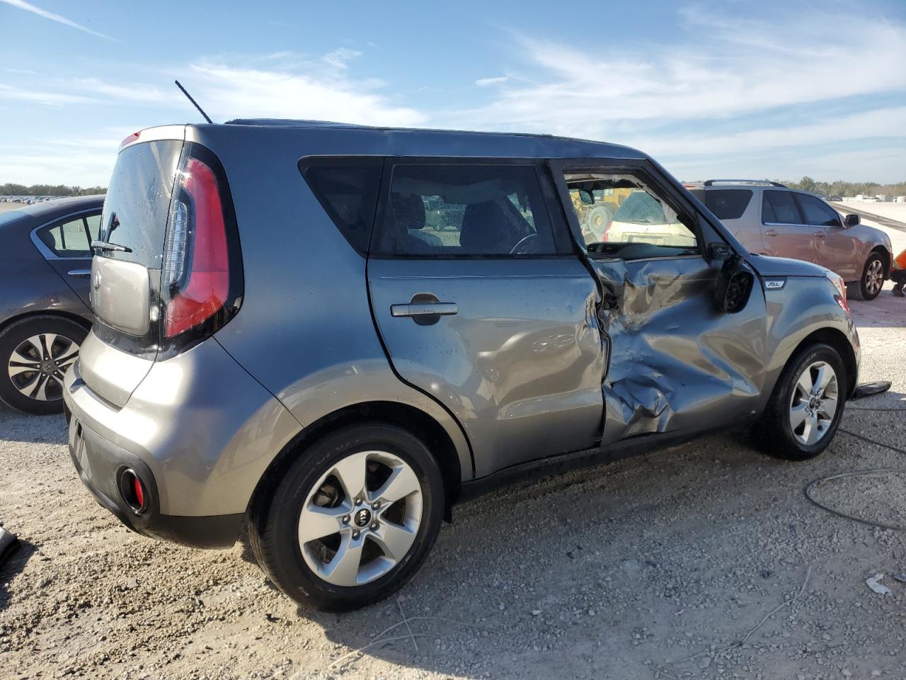 KNDJN2A21J7523361 2018 Kia Soul