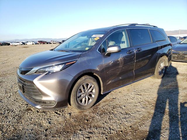 2022 Toyota Sienna LE