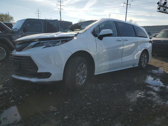 2022 Toyota Sienna LE