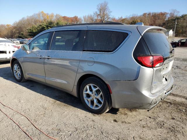 2C4RC1FG6JR174199 2018 CHRYSLER PACIFICA, photo no. 2