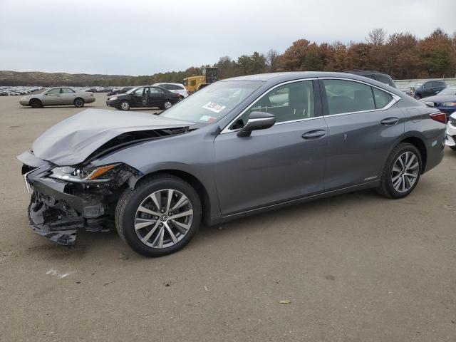 2019 Lexus ES 300h 