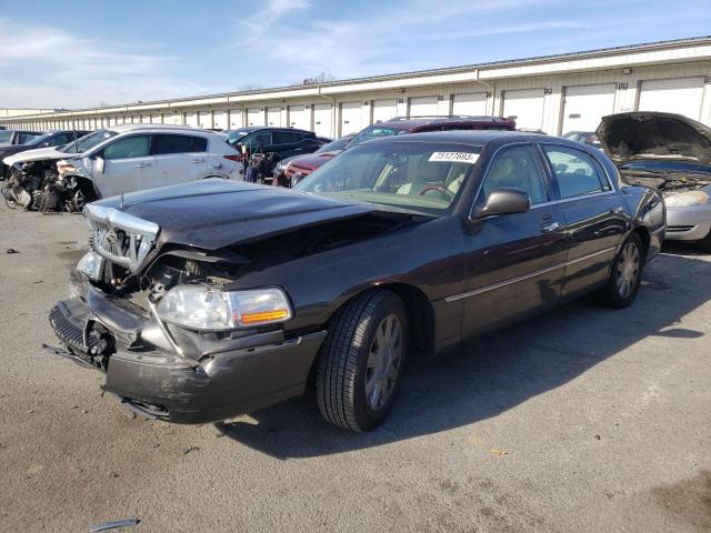 2005 Lincoln Town Car Signature Limited