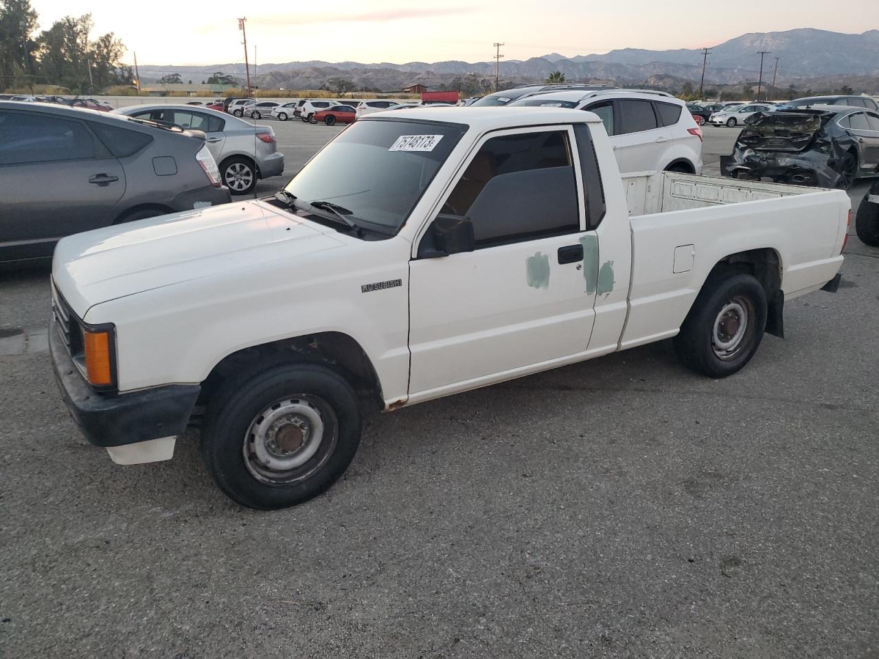 ディズニー、バイナルメーション（力士、はち） 1987 Mitsubishi Mighty, Max/S | JA7FL24D1HP058547 | Bid