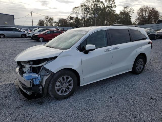 2022 Toyota Sienna XLE